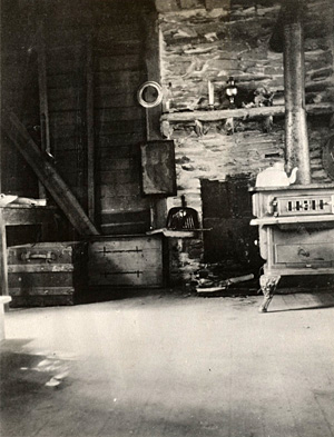 The wood stove in the kitchen of Pine Knot, 1905-1909)