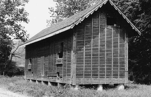 The corn crib on Hatton Grange