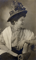 Clara Pitts, 1910