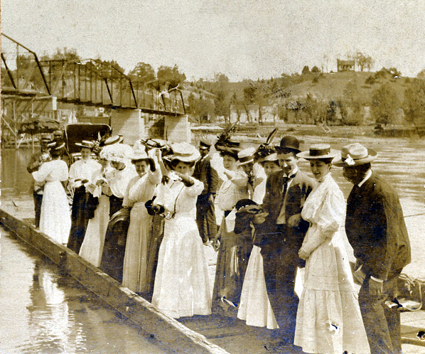 Last Crossing of the Scottsville Ferry, 1907