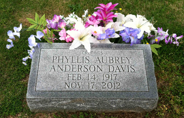 Phyllis Aubrey Anderson Davis Gravestone