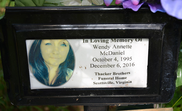 Wendy Annette McDaniel Gravestone, Scottsville Cemetery