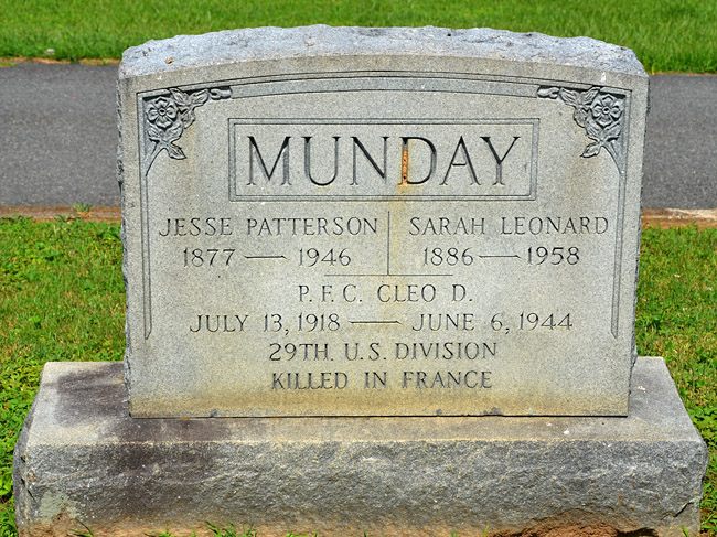 Jesse Patterson Munday, Sarah Leonard Munday, and Cleo D. Munday Gravestone