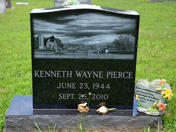 Kenneth Wayne Pierce Gravestone
