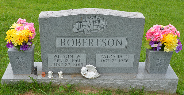 Wilson W. Robertson and Patricia C. Robertson Gravestone 