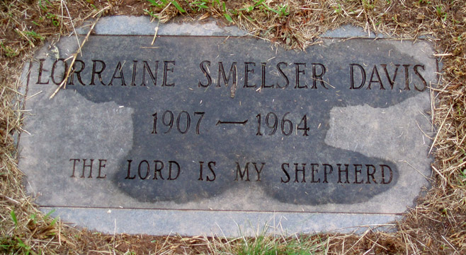 Lorraine Smelser Davis Gravestone