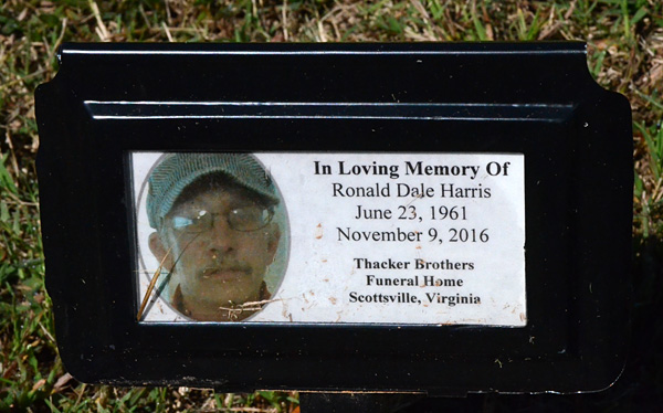 Ronald Dale Harris Gravestone