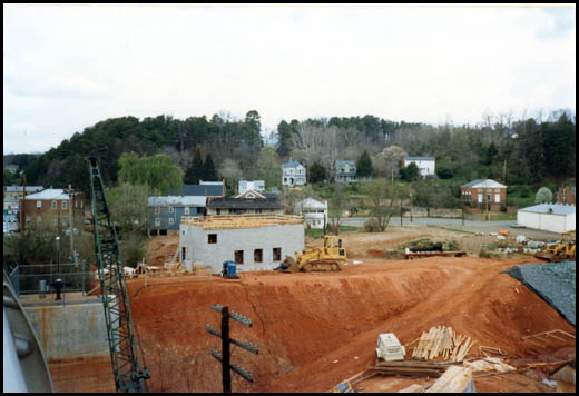 Construction of Levee Gate just south of Scottsville Museum, 1985